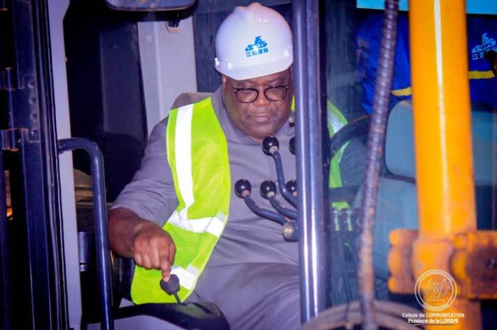Kasaï-Oriental : le Président Félix Tshisekedi lance les travaux de bitumage de la RN2 tronçon Mbuji-Mayi – Kabinda – Mbanga longue de 280 km