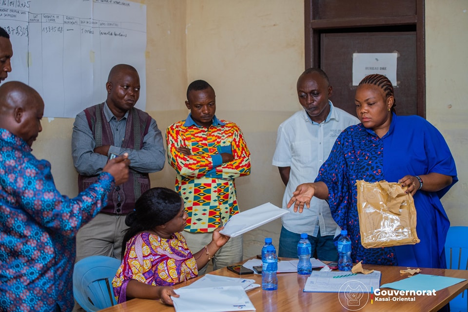 OUVERTURE DES PLIS DES ENTREPRISES SOUMISSIONNAIRES POUR L’ACHAT DES ENGINS AGRICOLES DE LA PROVINCE OUVERTURE DES PLIS DES ENTREPRISES SOUMISSIONNAIRES POUR L’ACHAT DES ENGINS AGRICOLES DE LA PROVINCE