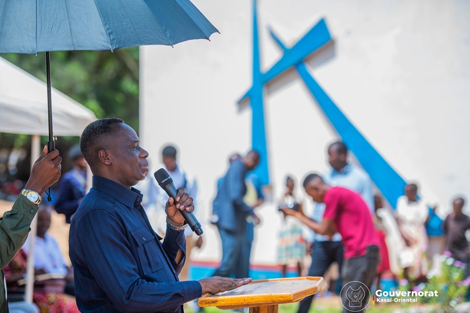 JEAN-PAUL MBWEBWA KAPO EN VISITE OFFICIELLE DANS LA COMMUNE DE LA KANSHI ANNONCE DE BONNES NOUVELLES SUR LA DESSERTE EN ÉLECTRICITÉ À MBUJIMAYI JEAN-PAUL MBWEBWA KAPO EN VISITE OFFICIELLE DANS LA COMMUNE DE LA KANSHI ANNONCE DE BONNES NOUVELLES SUR LA DESSERTE EN ÉLECTRICITÉ À MBUJIMAYI