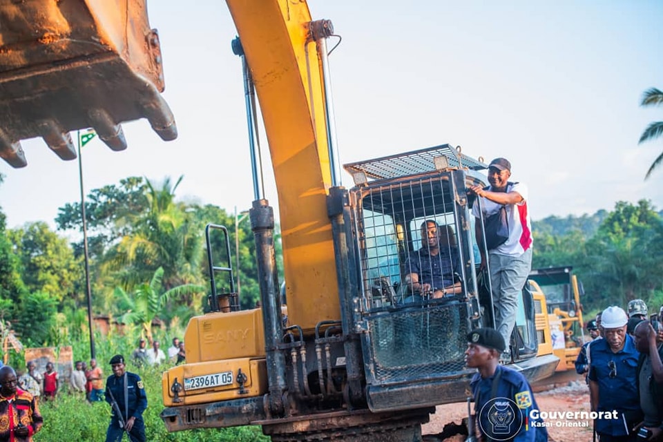 JEAN-PAUL MBWEBWA KAPO LANCE LES TRAVAUX DE RÉHABILITATION DE LA RN2 TRONÇON KABWE-KALELU JEAN-PAUL MBWEBWA KAPO LANCE LES TRAVAUX DE RÉHABILITATION DE LA RN2 TRONÇON KABWE-KALELU