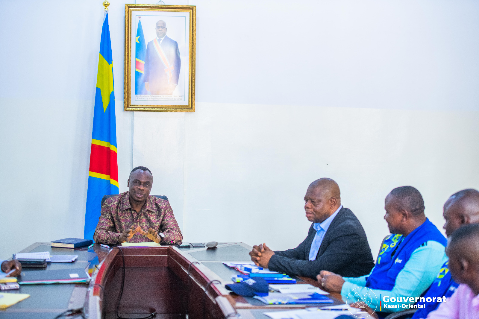 JEAN-PAUL MBWEBWA KAPO EN SÉANCE DE TRAVAIL AVEC ANSER, SNEL, ARE, POUR L’OPÉRATIONNALISATION DE LA CENTRALE DE MOVO NKATSHIA JEAN-PAUL MBWEBWA KAPO EN SÉANCE DE TRAVAIL AVEC ANSER, SNEL, ARE, POUR L’OPÉRATIONNALISATION DE LA CENTRALE DE MOVO NKATSHIA