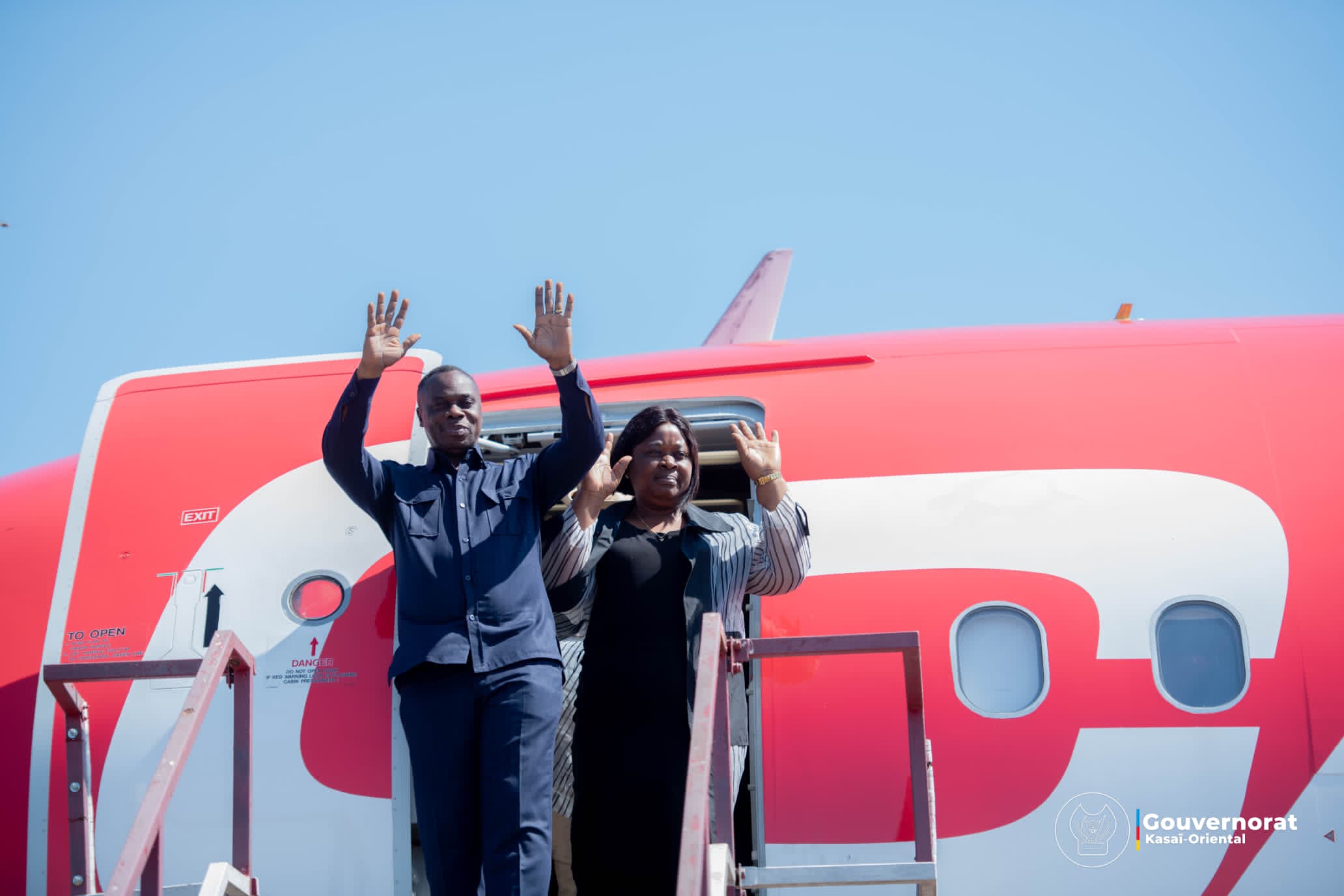 RETOUR A MBUJIMAYI DU GOUVERNEUR JEAN-PAUL MBWEBWA KAPO RETOUR A MBUJIMAYI DU GOUVERNEUR JEAN-PAUL MBWEBWA KAPO