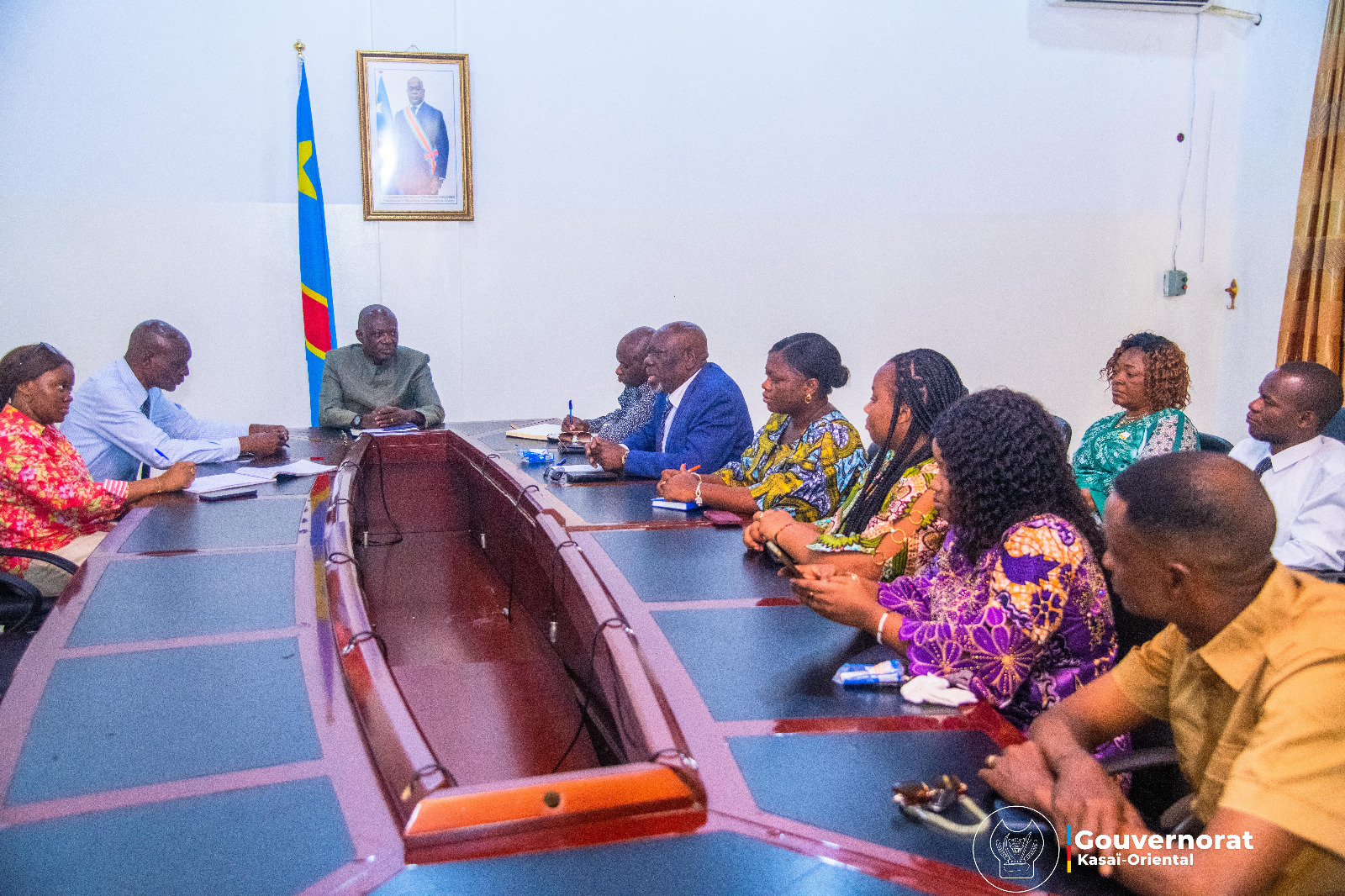 AUGUSTIN KAYEMBA MULEMENA ÉCHANGE AVEC LES BOURGMESTRES ET LE MAIRE DE MBUJIMAYI