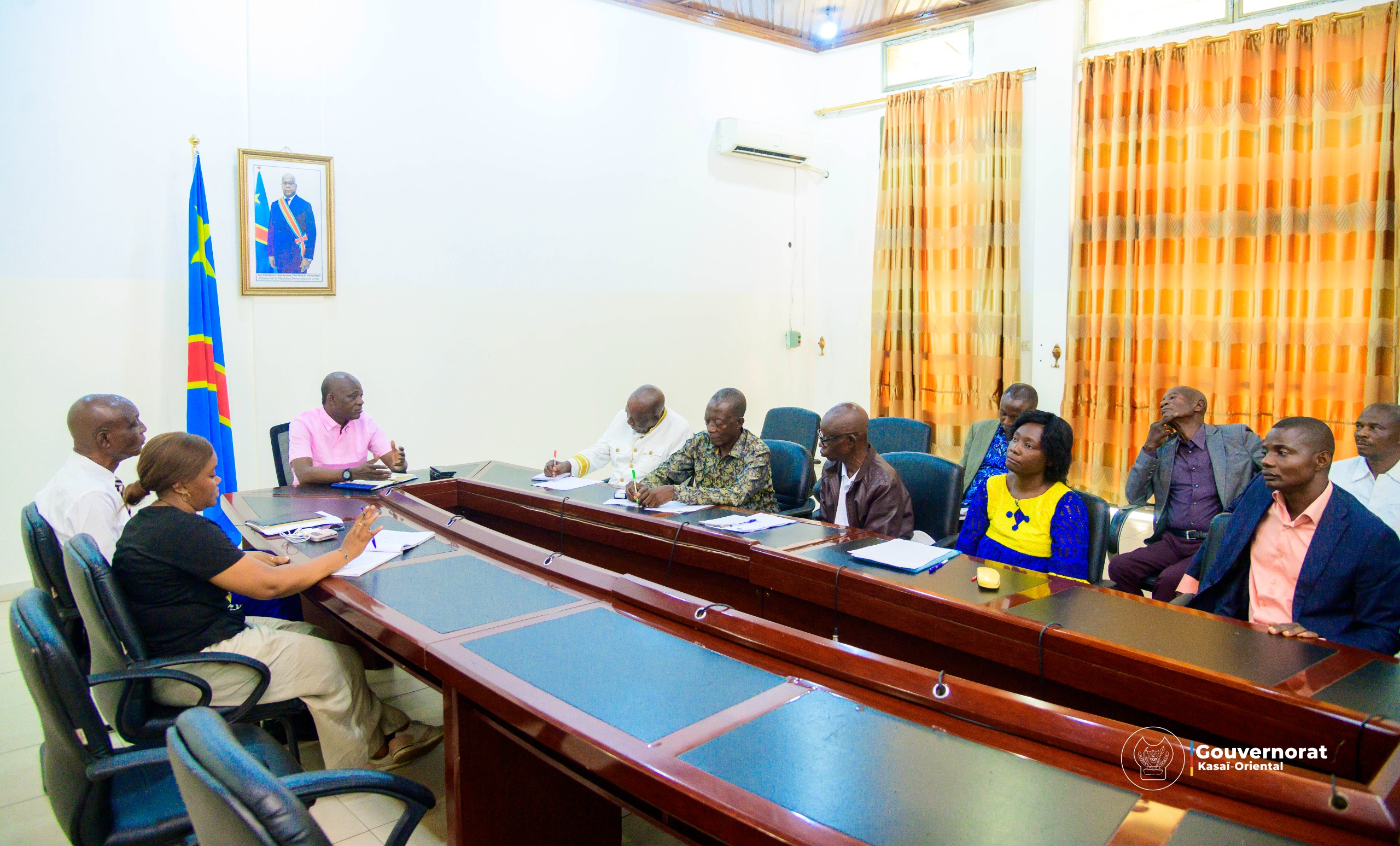 RÉUNION DE PRISE DE CONTACT AVEC LES ADMINISTRATEURS DES TERRITOIRES : AUGUSTIN KAYEMBA ENVISAGE UNE MISSION D’ITINÉRANCE À TRAVERS LA PROVINCE RÉUNION DE PRISE DE CONTACT AVEC LES ADMINISTRATEURS DES TERRITOIRES : AUGUSTIN KAYEMBA ENVISAGE UNE MISSION D’ITINÉRANCE À TRAVERS LA PROVINCE