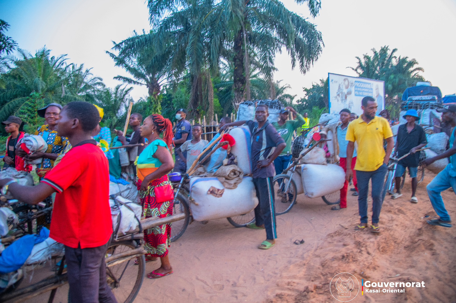 AUGUSTIN KAYEMBA MULEMENA HAUSSE LE TON CONTRE LES TRACASSERIES DES PÉDALEURS