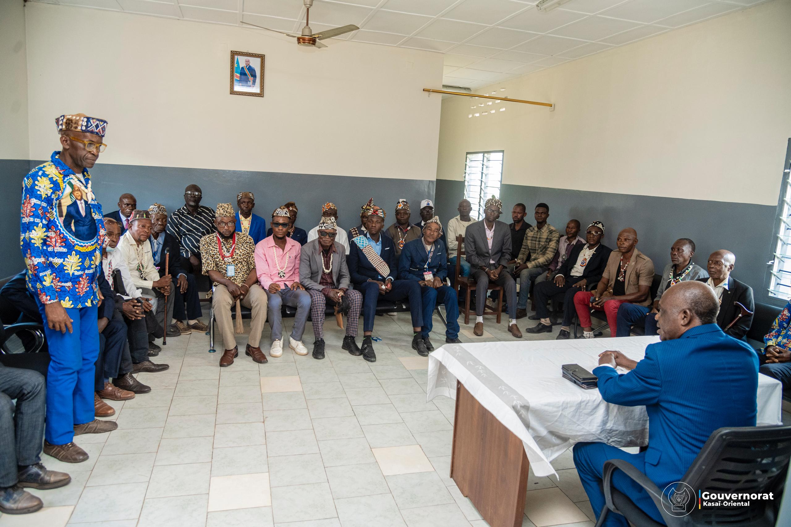 AUGUSTIN KAYEMBA MULEMENA À L’ÉCOUTE DES PRÉOCCUPATIONS DE KABEYA KAMUANGA AUGUSTIN KAYEMBA MULEMENA À L’ÉCOUTE DES PRÉOCCUPATIONS DE KABEYA KAMUANGA