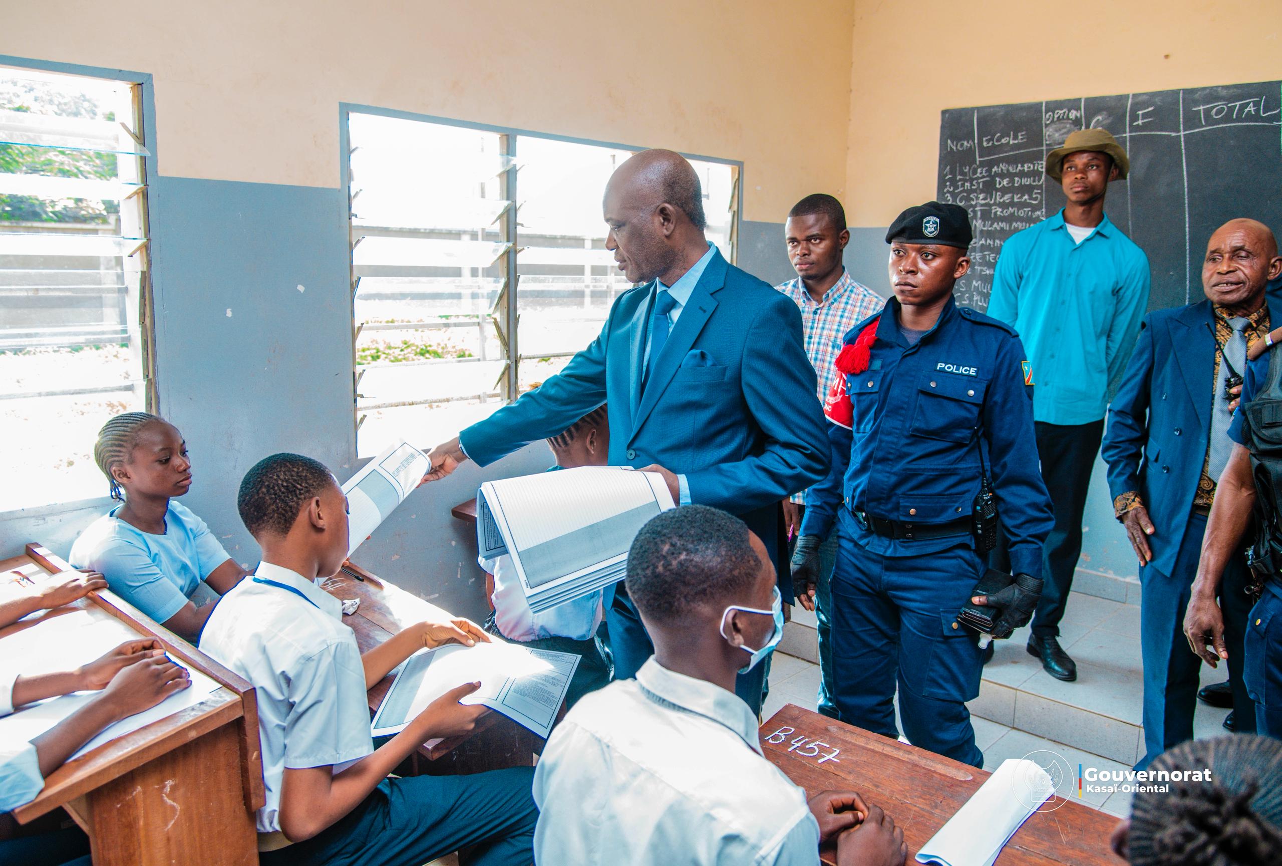 AUGUSTIN KAYEMBA MULEMENA LANCE OFFICIELLEMENT LES ÉPREUVES HORS-SESSION D’EXAMEN D’ÉTAT 2025 AUGUSTIN KAYEMBA MULEMENA LANCE OFFICIELLEMENT LES ÉPREUVES HORS-SESSION D’EXAMEN D’ÉTAT 2025