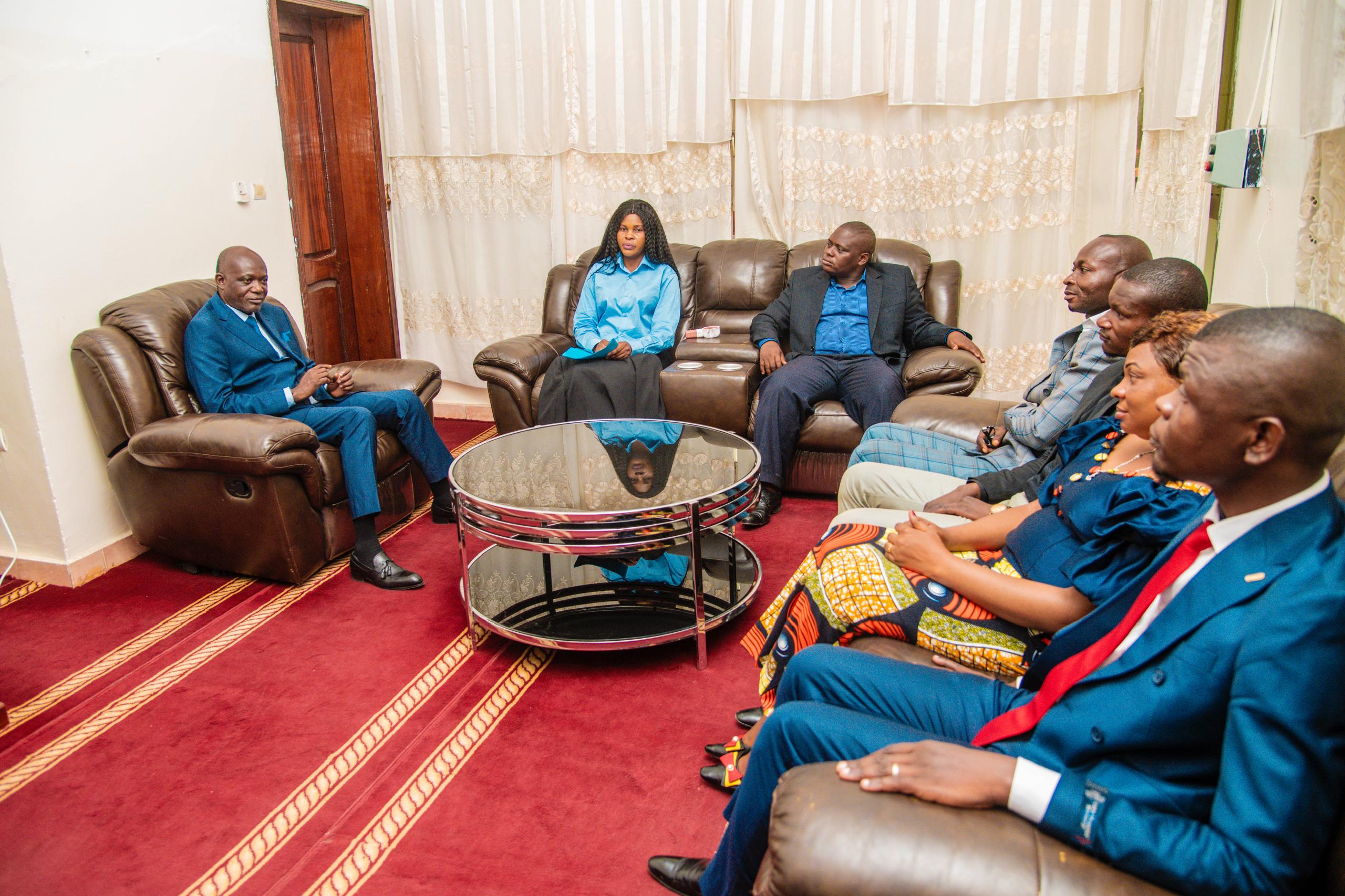 AUGUSTIN KAYEMBA MULEMENA ÉCHANGE AVEC LA NOUVELLE SOCIÉTÉ CIVILE SUR LE DÉVELOPPEMENT DE LA PROVINCE AUGUSTIN KAYEMBA MULEMENA ÉCHANGE AVEC LA NOUVELLE SOCIÉTÉ CIVILE SUR LE DÉVELOPPEMENT DE LA PROVINCE