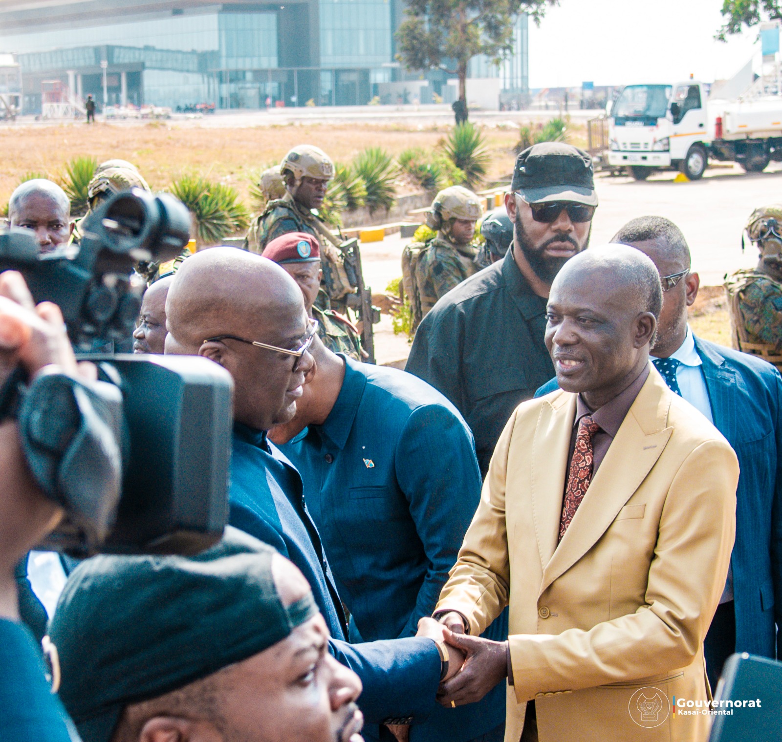 AUGUSTIN KAYEMBA MULEMENA ACCUEILLE CHALEUREUSEMENT LE PRÉSIDENT FÉLIX-ANTOINE TSHISEKEDI TSHILOMBO À KOLWEZI