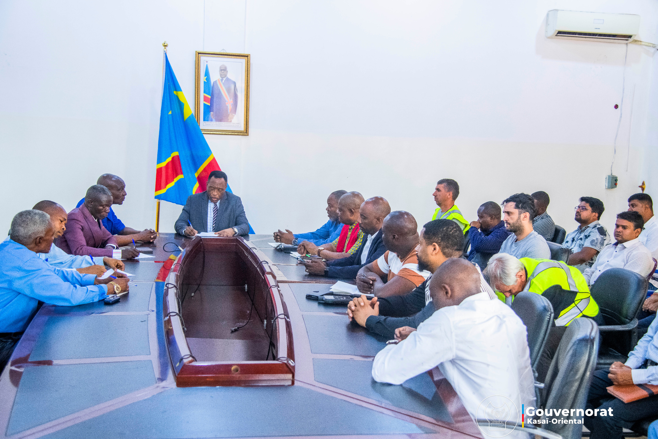 JOACHIM KALONJI REÇOIT L&rsquo;ÉQUIPE VENUE POUR RELANCER LES TRAVAUX DE LA CHUTE DE KATENDE D&rsquo;UNE CAPACITÉ DE 64 MW