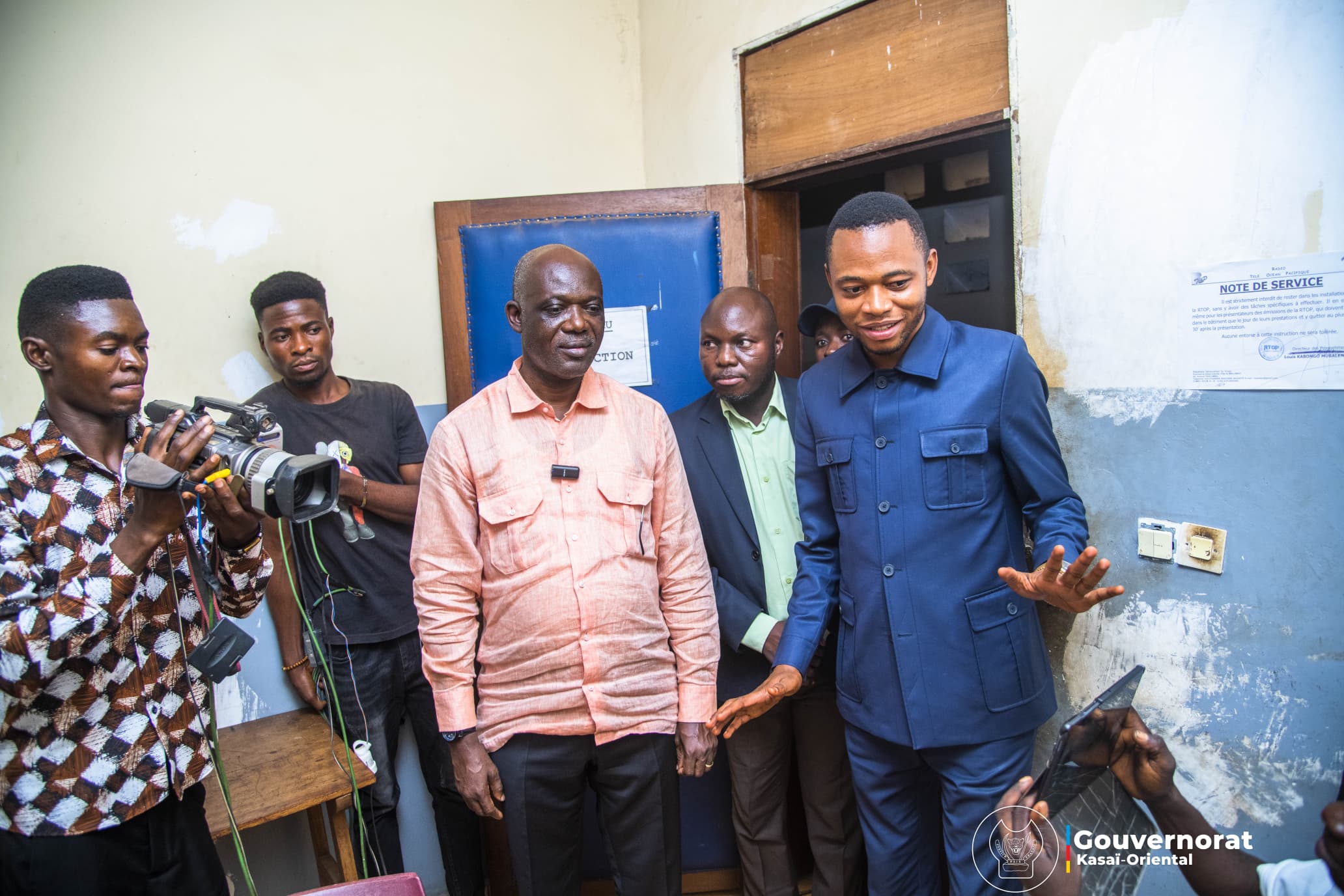 AUGUSTIN KAYEMBA MULEMENA RENFORCE LES LIENS AVEC LA PRESSE LOCALE