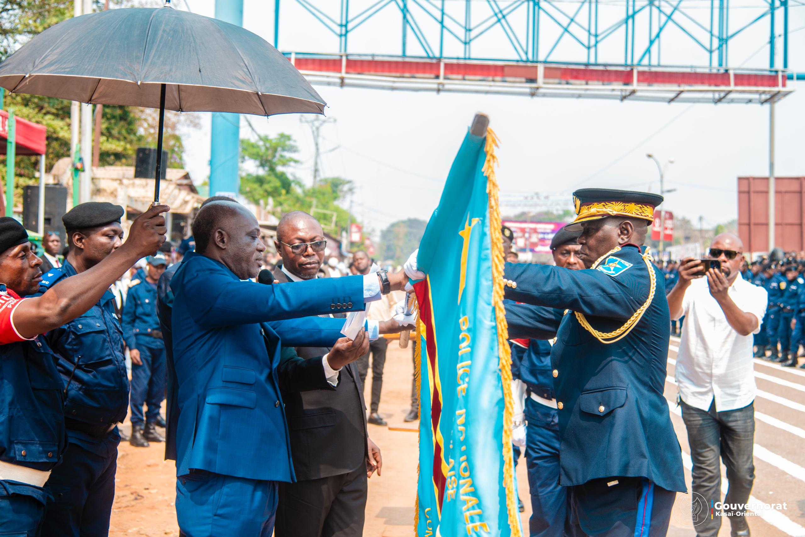 DR AUGUSTIN KAYEMBA RÉSOLU À DOTER LA POLICE DE TOUS LES MOYENS NÉCESSAIRES POUR LA PROTECTION DE LA POPULATION DR AUGUSTIN KAYEMBA RÉSOLU À DOTER LA POLICE DE TOUS LES MOYENS NÉCESSAIRES POUR LA PROTECTION DE LA POPULATION