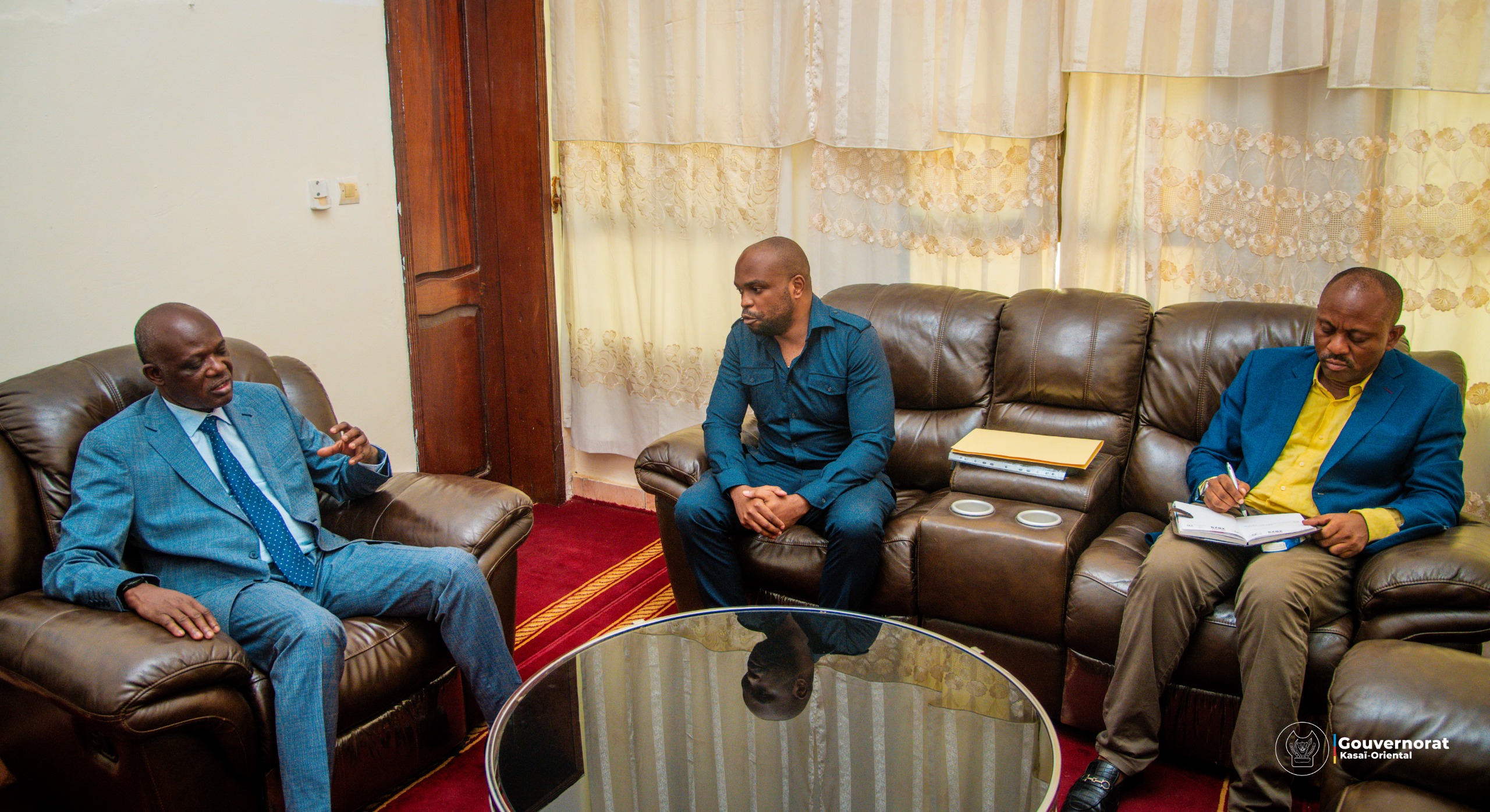 DR AUGUSTIN KAYEMBA ÉCHANGE AVEC LE DG D&rsquo;ELOGROU SARL, UNE ENTREPRISE SPÉCIALISÉE DANS LA MAXIMISATION DES RECETTES