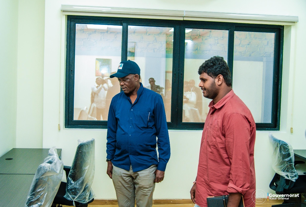 AUGUSTIN KAYEMBA MULEMENA VISITE LES OUVRAGES RÉALISÉS PAR UN ENTREPRENEUR INDIEN AFIN D’EN REPRODUIRE AU KASAÏ ORIENTAL AUGUSTIN KAYEMBA MULEMENA VISITE LES OUVRAGES RÉALISÉS PAR UN ENTREPRENEUR INDIEN AFIN D’EN REPRODUIRE AU KASAÏ ORIENTAL