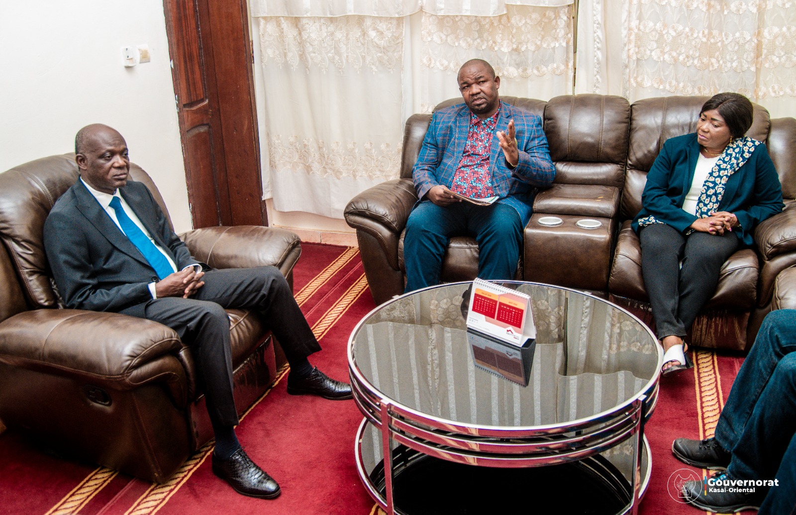 AUGUSTIN KAYEMBA MULEMENA ET LE FPI PASSENT AU PEIGNE FIN LA SITUATION DES CHANTIERS FINANCÉS EN PROVINCE AUGUSTIN KAYEMBA MULEMENA ET LE FPI PASSENT AU PEIGNE FIN LA SITUATION DES CHANTIERS FINANCÉS EN PROVINCE