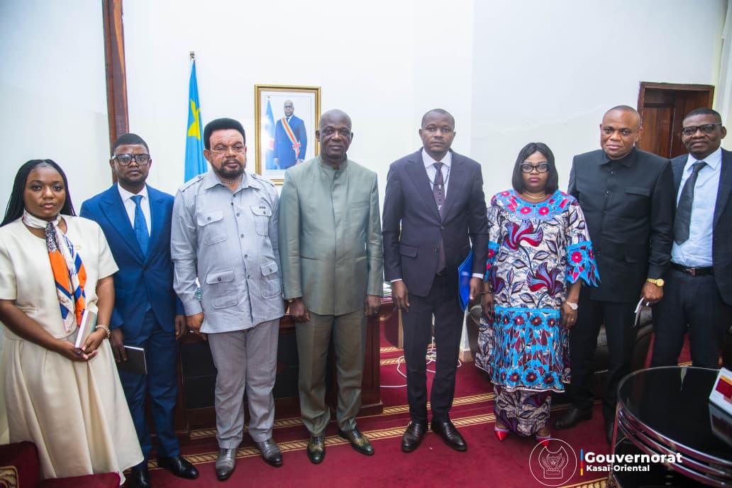 AUGUSTIN KAYEMBA ACCUEILLE LA MISSION PARLEMENTAIRE D’ENQUÊTE SUR LE GOPASS À MBUJIMAYI AUGUSTIN KAYEMBA ACCUEILLE LA MISSION PARLEMENTAIRE D’ENQUÊTE SUR LE GOPASS À MBUJIMAYI