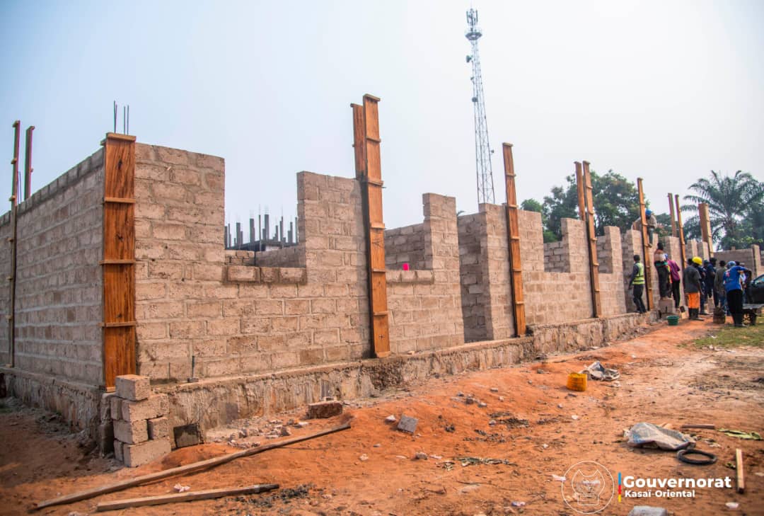 ÉDUQUER, CONSTRUIRE, RELEVER : LA PROMESSE TENUE DU DR AUGUSTIN KAYEMBA MULEMENA ÉDUQUER, CONSTRUIRE, RELEVER : LA PROMESSE TENUE DU DR AUGUSTIN KAYEMBA MULEMENA