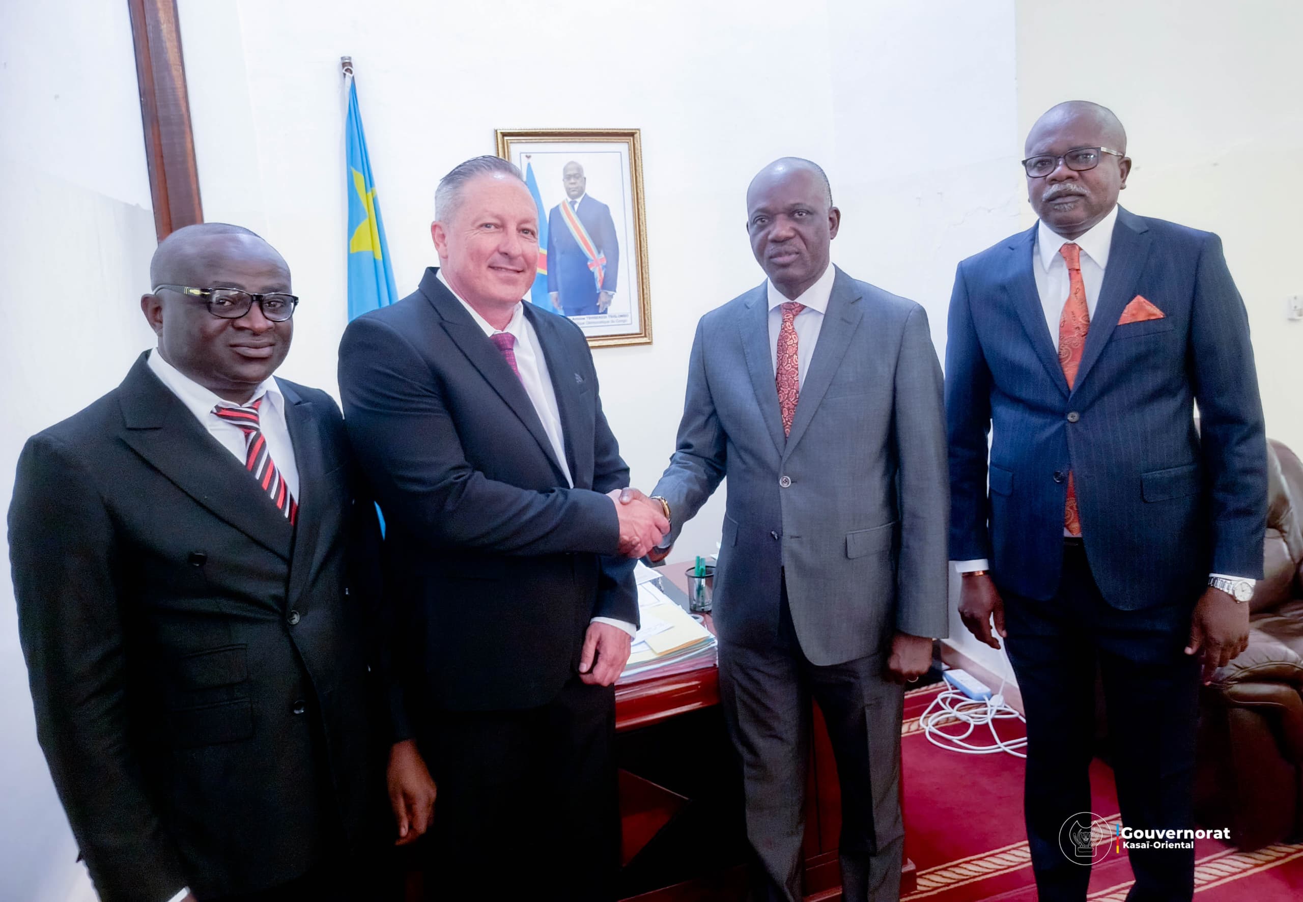 LES CADRES DE L&rsquo;ENTREPRISE MCP EN TÊTE A TÊTE AVEC AVEC AUGUSTIN KAYEMBA MULEMENA AUTOUR DES PROJETS DE DÉVELOPPEMENT POUR LA PROVINCE