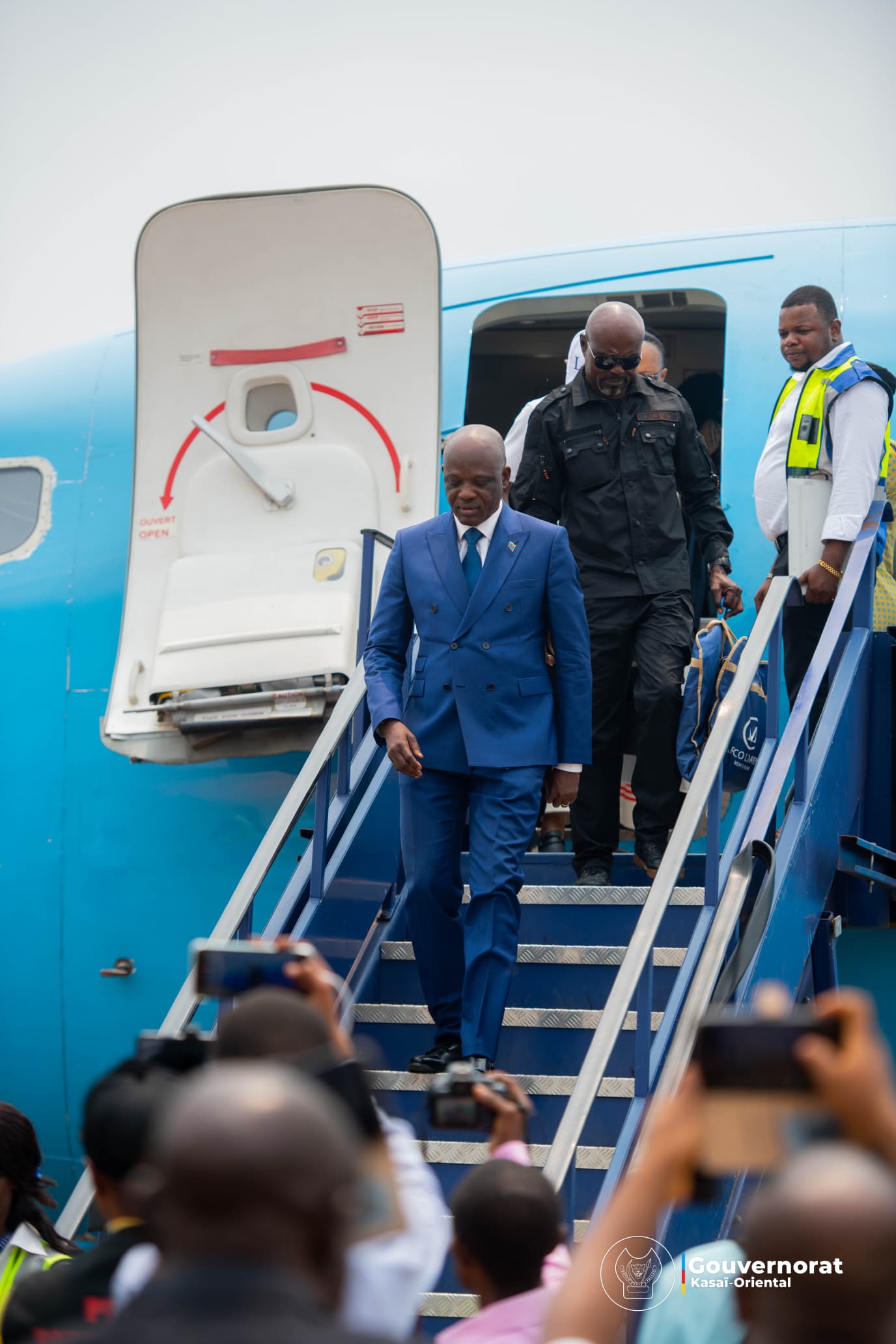 APRÈS PRÈS DE 14 JOURS PASSÉS À KINSHASA, LE GOUVERNEUR INTÉRIMAIRE EST RENTRÉ À MBUJIMAYI