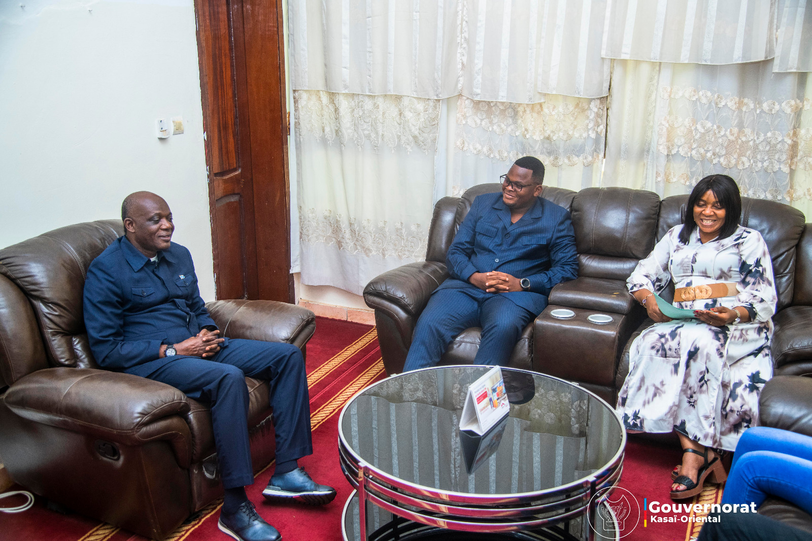 DR AUGUSTIN KAYEMBA MULEMENA REÇOIT UNE DÉLÉGATION DU FONAREV EN MISSION AU KASAÏ ORIENTAL DR AUGUSTIN KAYEMBA MULEMENA REÇOIT UNE DÉLÉGATION DU FONAREV EN MISSION AU KASAÏ ORIENTAL