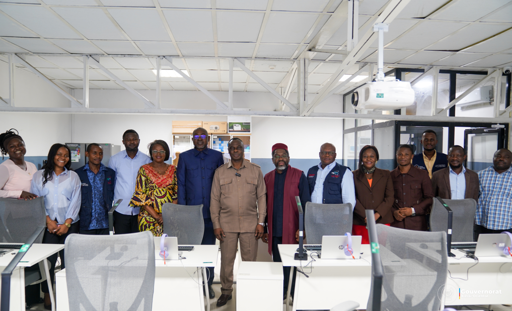 LE GOUVERNEUR JEAN-PAUL MBWEBWA KAPO EN VISITE AU CENTRE DES OPÉRATIONS D’URGENCES DE SANTÉ PUBLIQUE LE GOUVERNEUR JEAN-PAUL MBWEBWA KAPO EN VISITE AU CENTRE DES OPÉRATIONS D’URGENCES DE SANTÉ PUBLIQUE