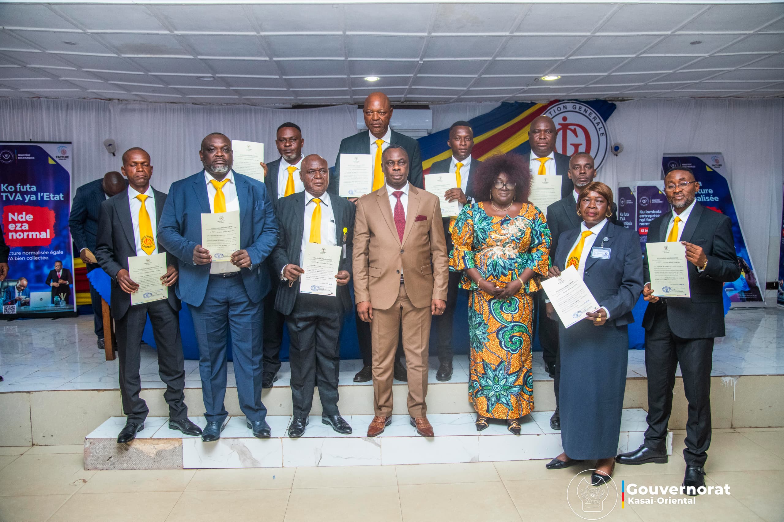 PRISE D&rsquo;ACTE DU SERMENT DES AGENTS RECEVEURS DES IMPÔTS PAR LE GOUVERNEUR JEAN-PAUL MBWEBWA KAPO