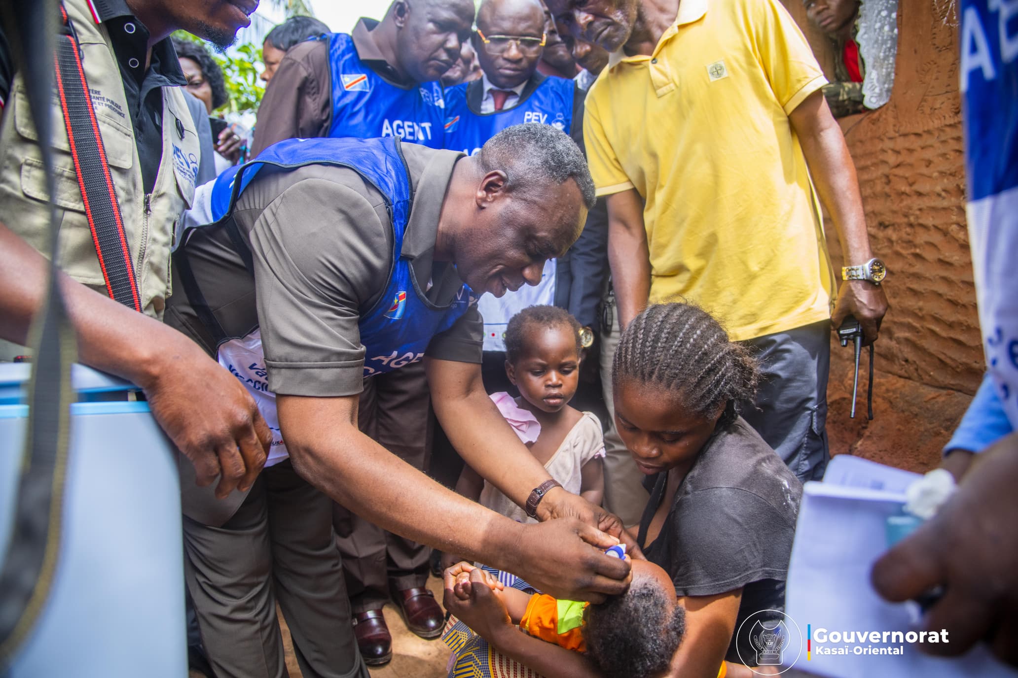 LE GOUVERNEUR JEAN-PAUL MBWEBWA KAPO LANCE LA CAMPAGNE SYNCHRONISÉE DE VACCINATION CONTRE LA POLIOMYÉLITE 