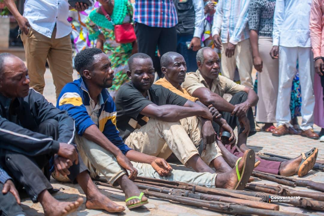 COUP DE FILET RÉUSSI À KATANDA, LE GOUVERNEUR JEAN-PAUL MBWEBWA KAPO RÉAFFIRME SA DÉTERMINATION À RESTAURER LA PAIX 