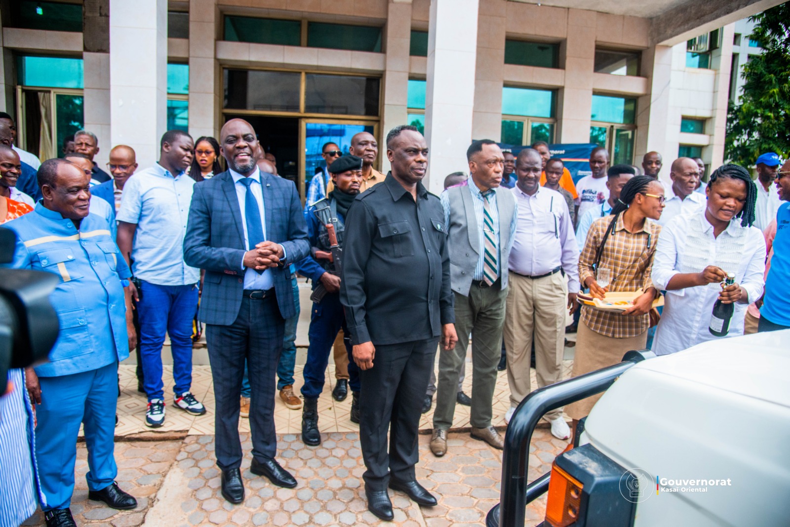 DOTATION DE 4 VÉHICULES POUR RENFORCER LE SUIVI DU CORRIDOR RDC–ANGOLA AU KASAÏ ORIENTAL JEAN-PAUL MBWEBWA INSISTE SUR LE SUIVI SUR TERRAIN DOTATION DE 4 VÉHICULES POUR RENFORCER LE SUIVI DU CORRIDOR RDC–ANGOLA AU KASAÏ ORIENTAL JEAN-PAUL MBWEBWA INSISTE SUR LE SUIVI SUR TERRAIN