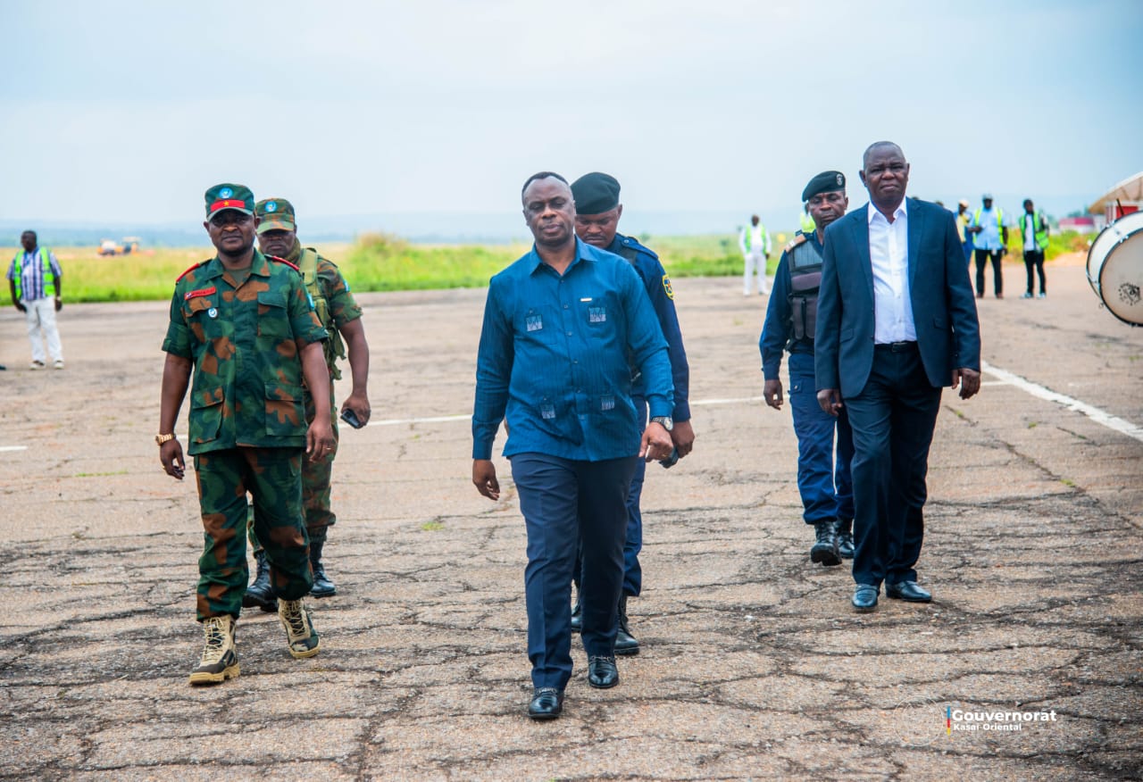 LE GOUVERNEUR JEAN-PAUL MBWEBWA KAPO EN MISSION OFFICIELLE AU FORUM NATIONAL DES AFFAIRES COUTUMIÈRES À KINSHASA LE GOUVERNEUR JEAN-PAUL MBWEBWA KAPO EN MISSION OFFICIELLE AU FORUM NATIONAL DES AFFAIRES COUTUMIÈRES À KINSHASA