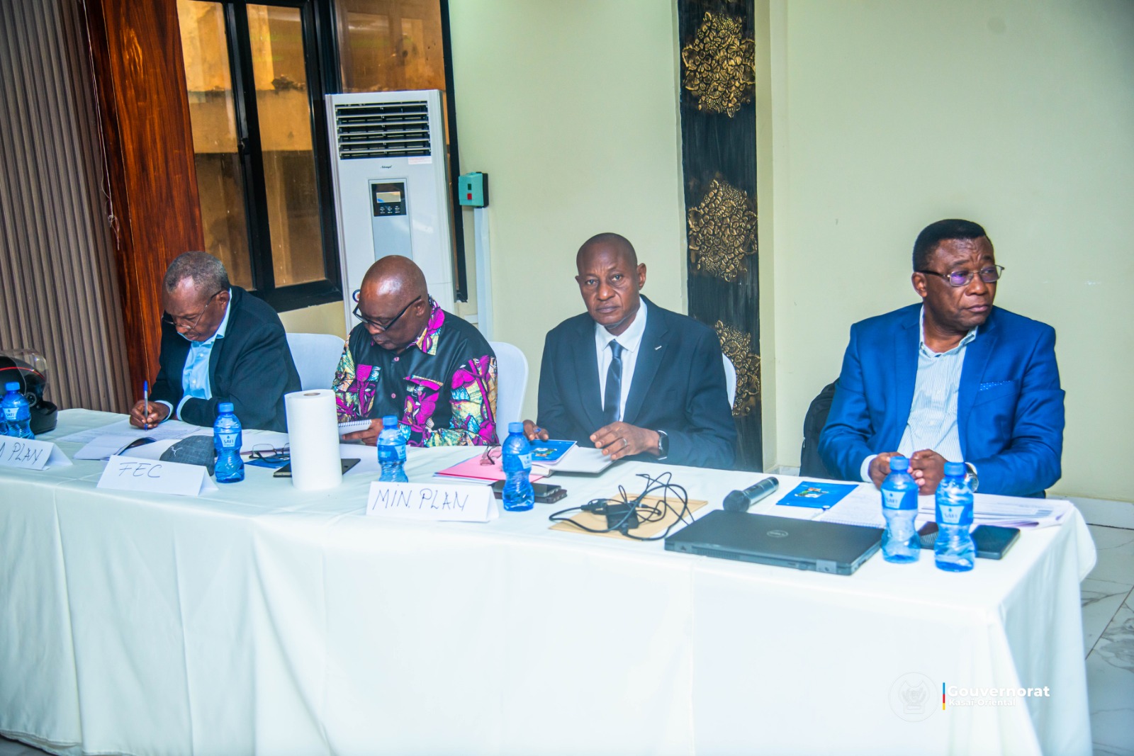 ATELIER PROVINCIAL SUR L’INVESTISSEMENT : CHARLES KAMANGA LANCE LES TRAVAUX DE DEUX JOURS SUR LE CLIMAT DES AFFAIRES AU KASAÏ ORIENTAL ATELIER PROVINCIAL SUR L’INVESTISSEMENT : CHARLES KAMANGA LANCE LES TRAVAUX DE DEUX JOURS SUR LE CLIMAT DES AFFAIRES AU KASAÏ ORIENTAL