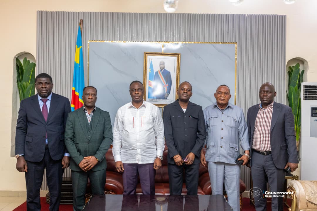 JEAN-PAUL MBWEBWA KAPO REÇOIT UNE DÉLÉGATION DE DÉPUTÉS NATIONAUX ET DE L’ANSER EN MISSION DE CONTRÔLE PARLEMENTAIRE JEAN-PAUL MBWEBWA KAPO REÇOIT UNE DÉLÉGATION DE DÉPUTÉS NATIONAUX ET DE L’ANSER EN MISSION DE CONTRÔLE PARLEMENTAIRE