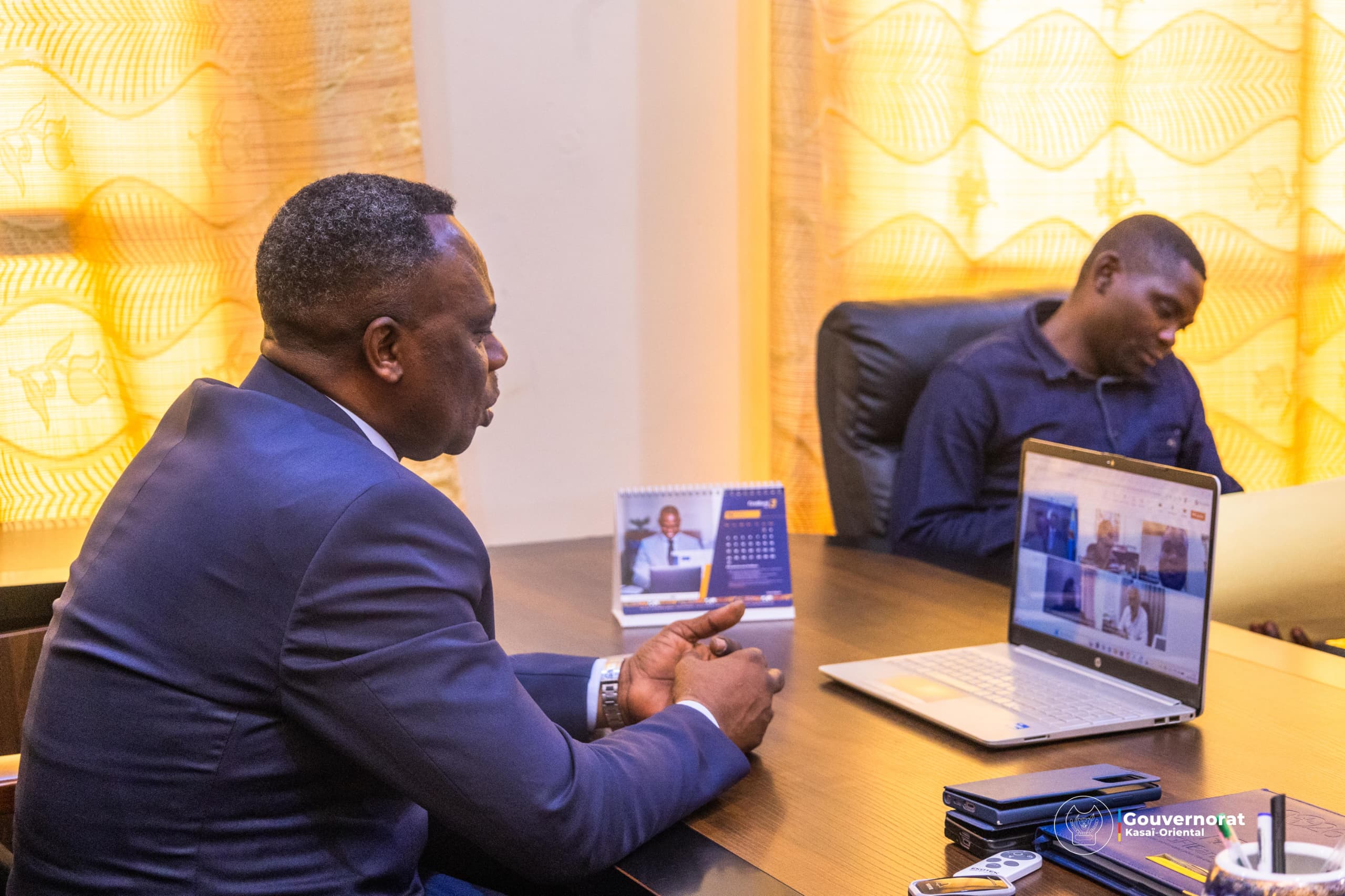 PARTENARIATS ÉCONOMIQUES KASAÏ ORIENTAL-CRÈTE AU CENTRE D&rsquo;UNE RÉUNION VISIOCONFÉRENCE ENTRE JEAN-PAUL MBWEBWA KAPO ET MICHAEL VAMVOUKAS