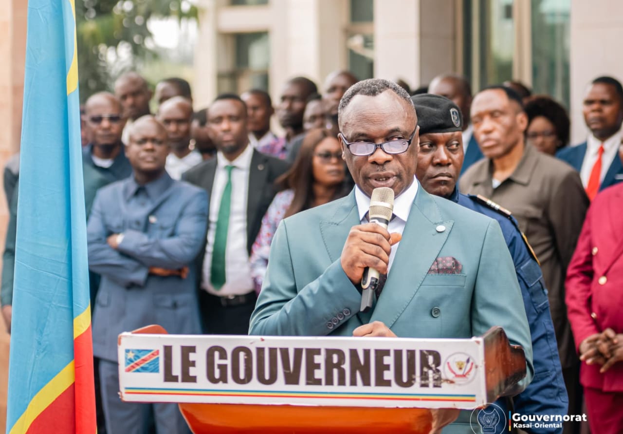 SALUT AU DRAPEAU, JEAN-PAUL MBWEBWA KAPO APPELLE À L’UNITÉ, À LA SÉCURITÉ ET AU DÉVELOPPEMENT DE LA PROVINCE SALUT AU DRAPEAU, JEAN-PAUL MBWEBWA KAPO APPELLE À L’UNITÉ, À LA SÉCURITÉ ET AU DÉVELOPPEMENT DE LA PROVINCE