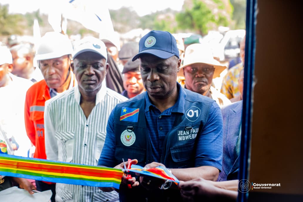LE GOUVERNEMENT MBWEBWA KAPO DOTE LE VILLAGE DE BENA KAZADI D&rsquo;UNE ÉCOLE MODERNE CONSTRUITE SUR FONDS PROPRES