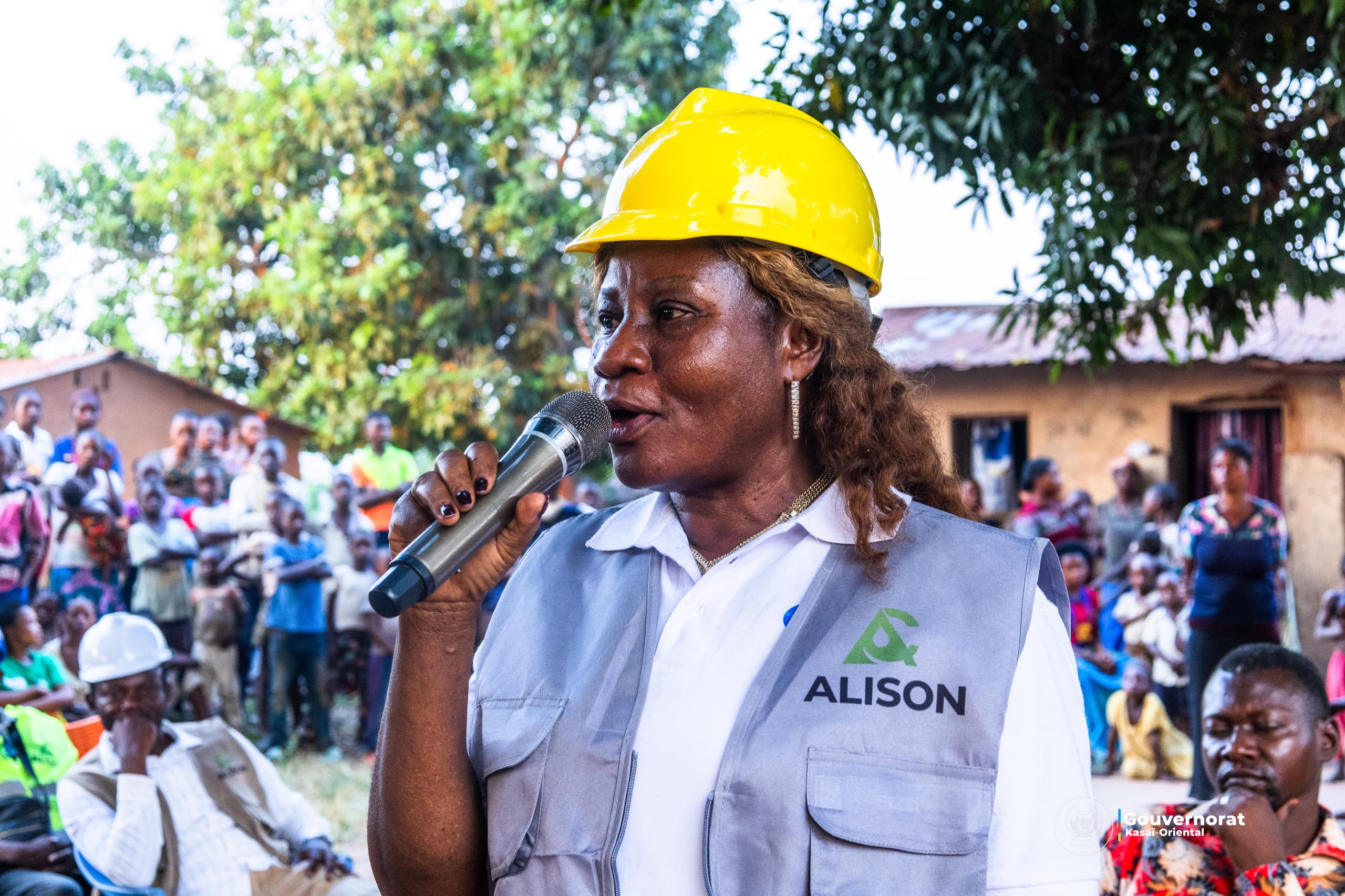 LE GOUVERNEMENT JEAN-PAUL MBWEBWA KAPO ACCÉLÈRE LE DÉSENCLAVEMENT DU KASAÏ ORIENTAL AVEC LE LANCEMENT DE 110 KM DE ROUTES DE DESSERTE AGRICOLE À MIABI