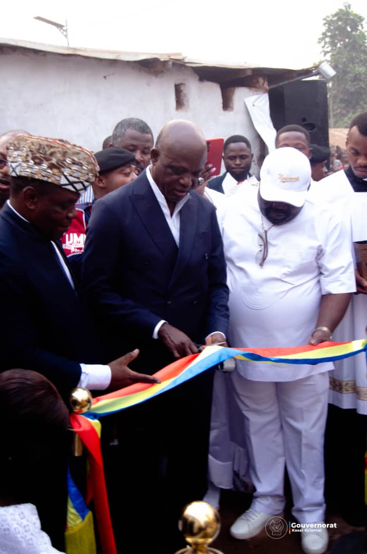 AUGUSTIN KAYEMBA MULEMENA INAUGURE LE MONUMENT MÉMORIAL OSCAR MAMBA LONJI WA TSHIMBUNDU À BIPEMBA AUGUSTIN KAYEMBA MULEMENA INAUGURE LE MONUMENT MÉMORIAL OSCAR MAMBA LONJI WA TSHIMBUNDU À BIPEMBA