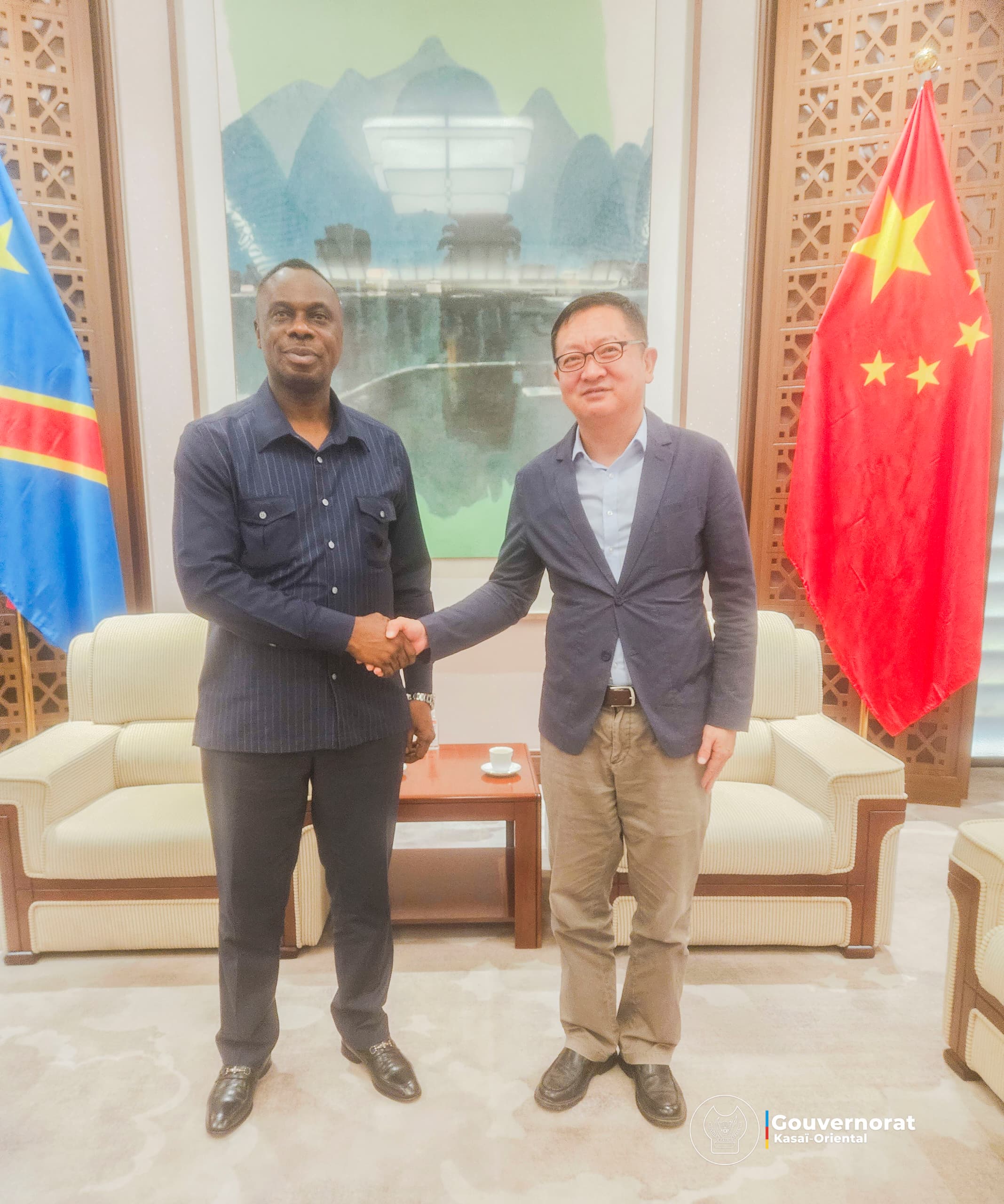 LE GOUVERNEUR JEAN-PAUL MBWEBWA KAPO BOUCLE SA CAMPAGNE DIPLOMATIQUE À L’AMBASSADE DE CHINE