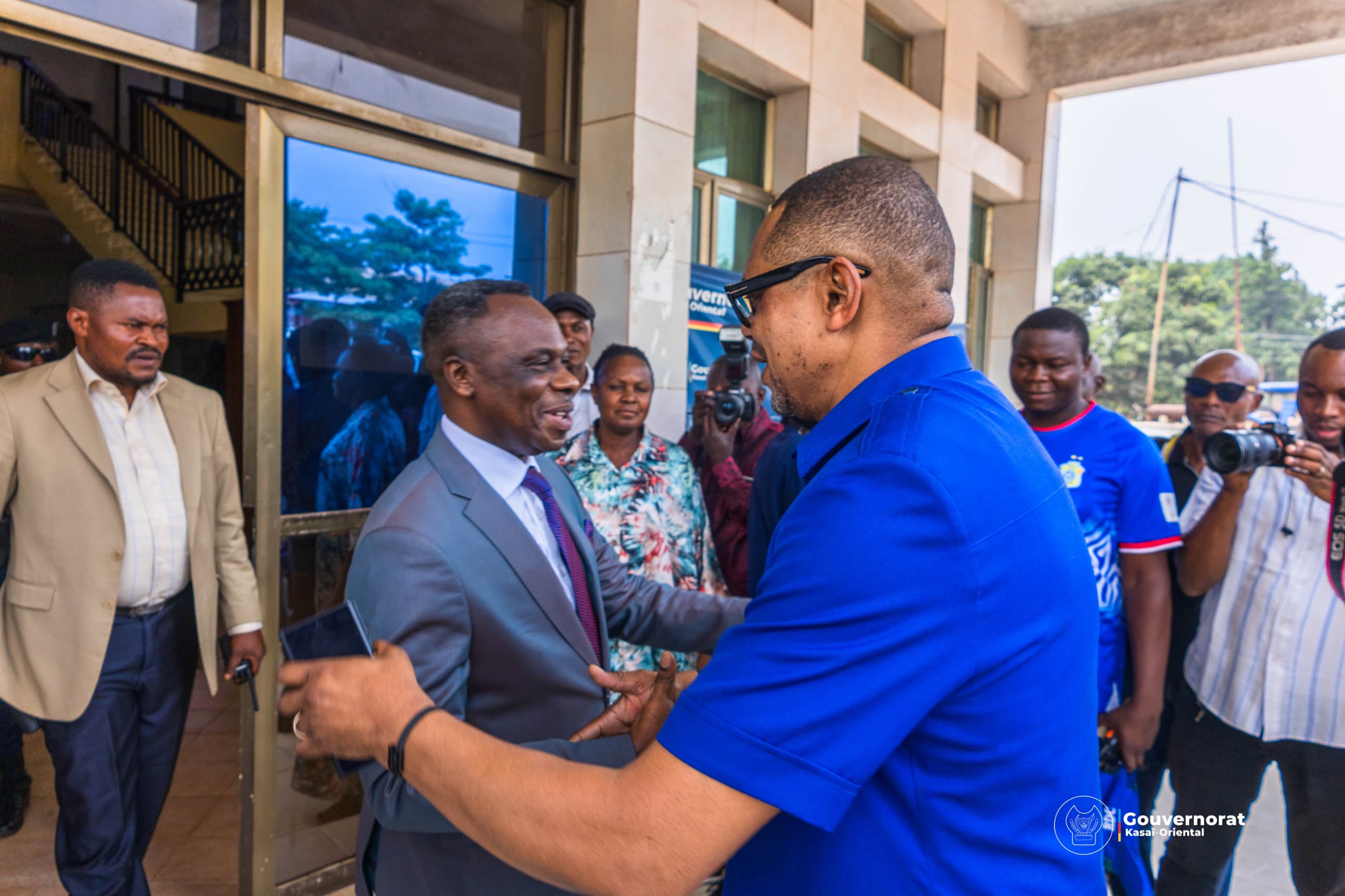 JEAN-PAUL MBWEBWA KAPO ÉCHANGE AVEC LE MINISTRE JOSÉ MPANDA KABANGU SUR LA DIGITALISATION DU KASAÏ ORIENTAL JEAN-PAUL MBWEBWA KAPO ÉCHANGE AVEC LE MINISTRE JOSÉ MPANDA KABANGU SUR LA DIGITALISATION DU KASAÏ ORIENTAL