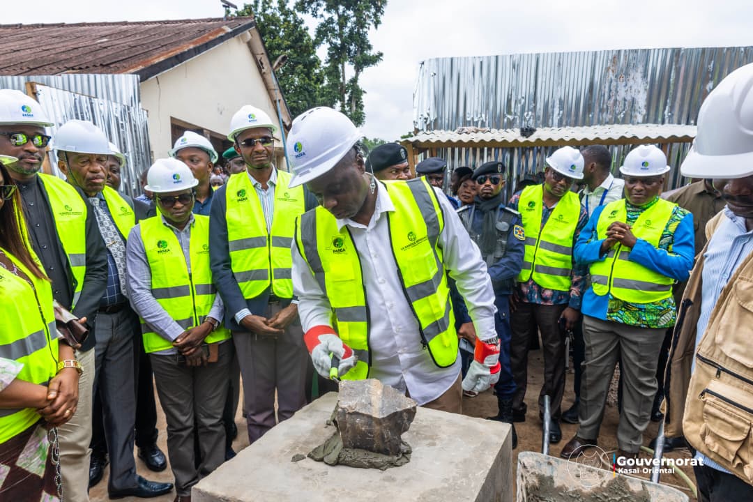 JEAN-PAUL MBWEBWA KAPO DONNE LE COUP D’ENVOI DES TRAVAUX DU BÂTIMENT ADMINISTRATIF DU PASEA AU KASAÏ ORIENTAL