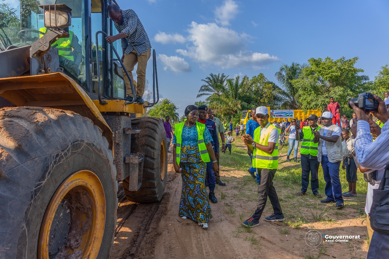 CHANTAL MULANGA DONNE LE COUP D’ENVOI DES TRAVAUX DE 150 KM DE ROUTES DE DESSERTE AGRICOLE CHANTAL MULANGA DONNE LE COUP D’ENVOI DES TRAVAUX DE 150 KM DE ROUTES DE DESSERTE AGRICOLE