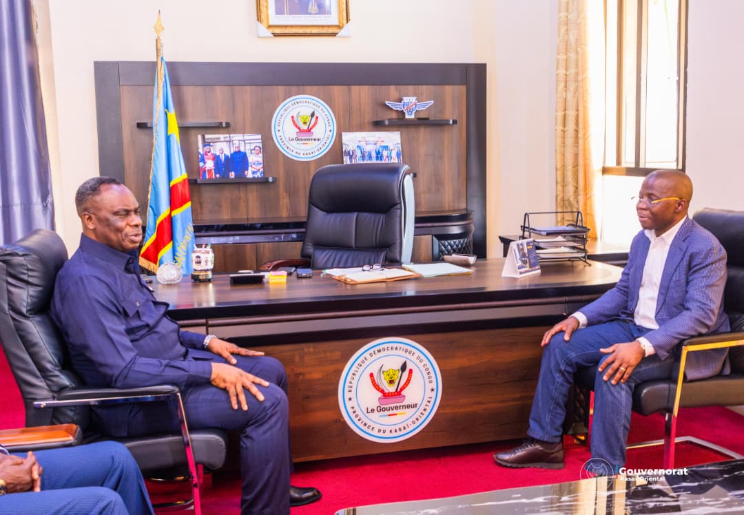 JEAN-PAUL MBWEBWA KAPO REÇOIT LE MINISTRE NATIONAL DE PÊCHE ET ÉLEVAGE À MBUJIMAYI POUR LE LANCEMENT DE LA CAMPAGNE NATIONALE DE VACCINATION ANIMALE
